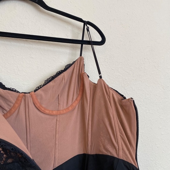 HOUSE OF CB 'Cara' Black Corset lace gown Maxi Dress/Size M NWOT - Picture 13 of 15